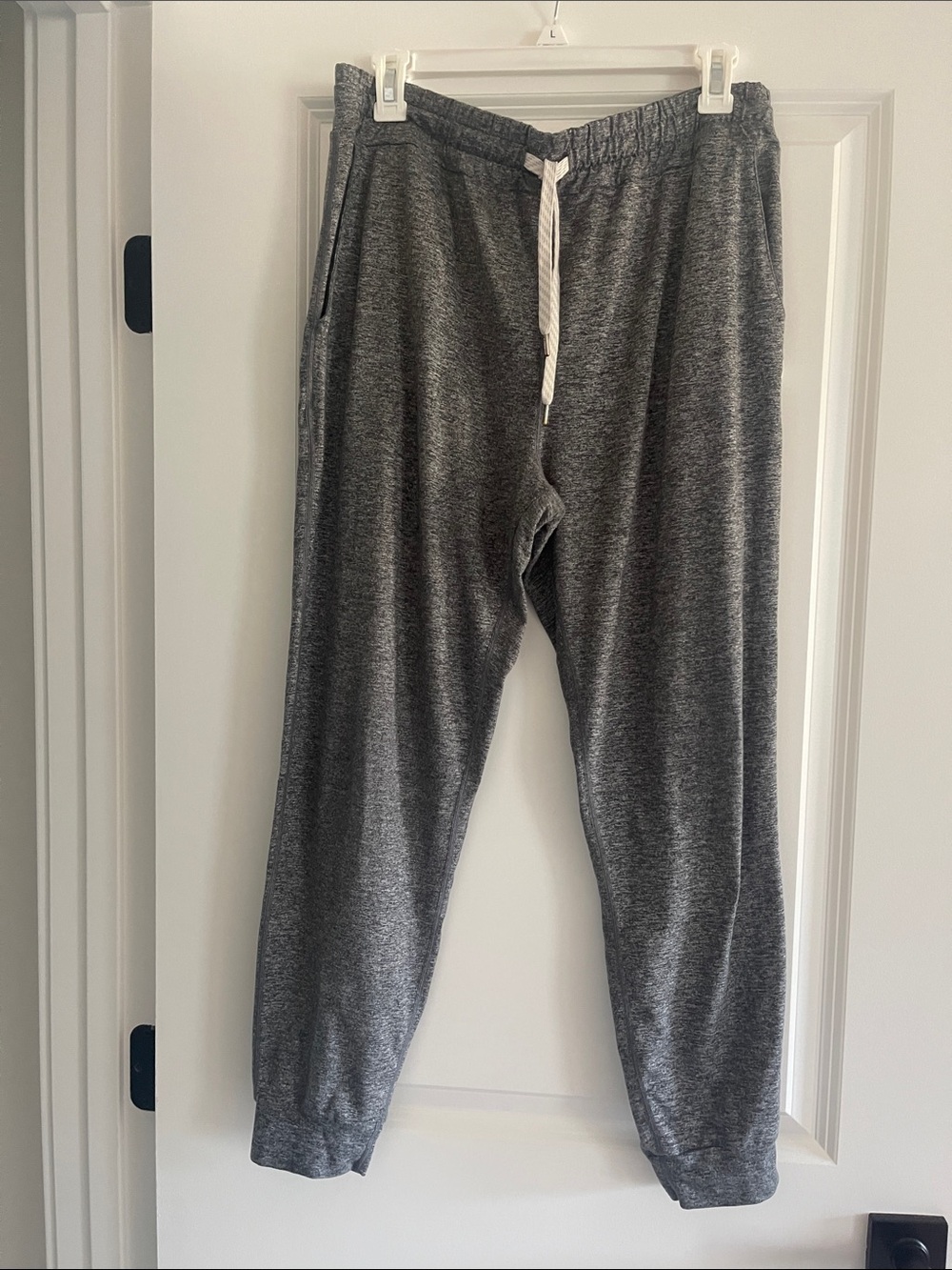 Vuori women’s Grey Heather Jogger Pants - Comfortable Everyday Lounge Pants